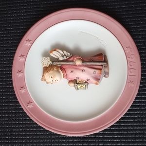 Vintage annual Christmas Plate.